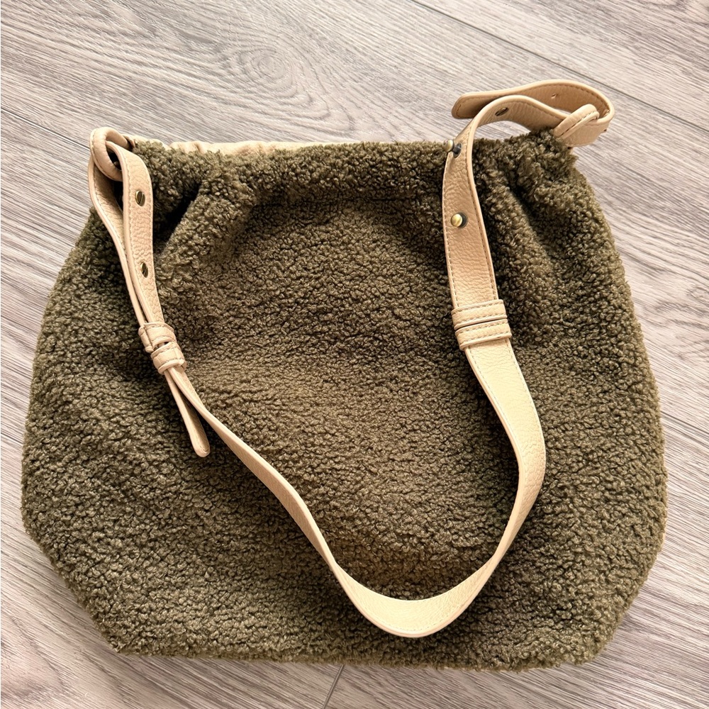 Stylish Olive Shoulder Bag with Tan Accents